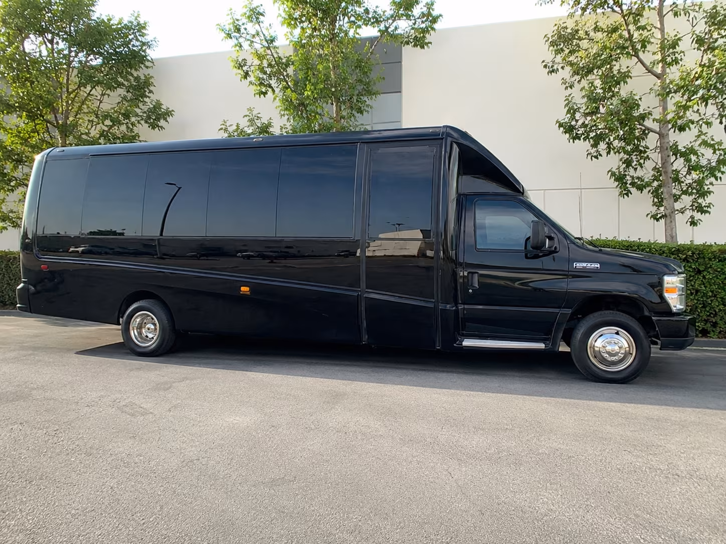 concert bus rentals for groups heading to sacramento s midsize venues