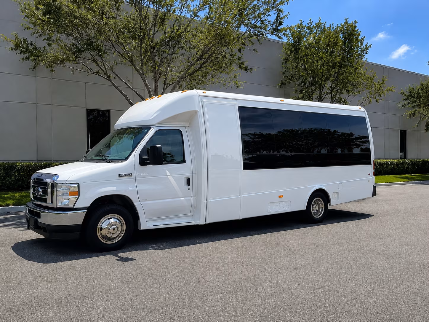 corporate airport transfer buses between tracy and bay area airports